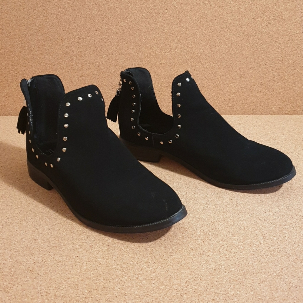 Studio F black velvet booties size 8
